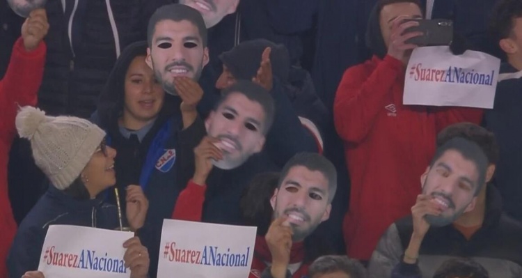 奥莱报：乌拉圭民族队球迷佩戴面具&齐声高唱，呼吁苏牙回归
