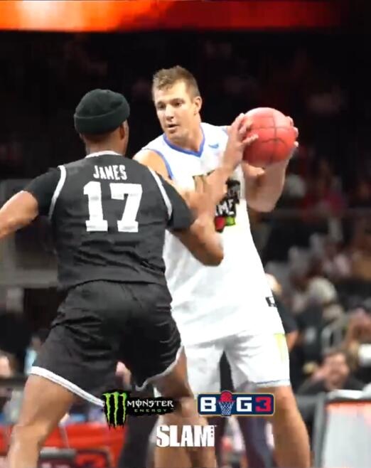 NFL退役球星格隆出战Big3表演赛 媒体人：也许篮网应该签下他？