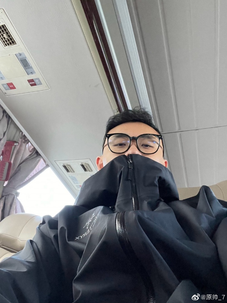 原帅晒照哲学发问：我是谁我去哪？高诗岩&赵继伟打趣互动