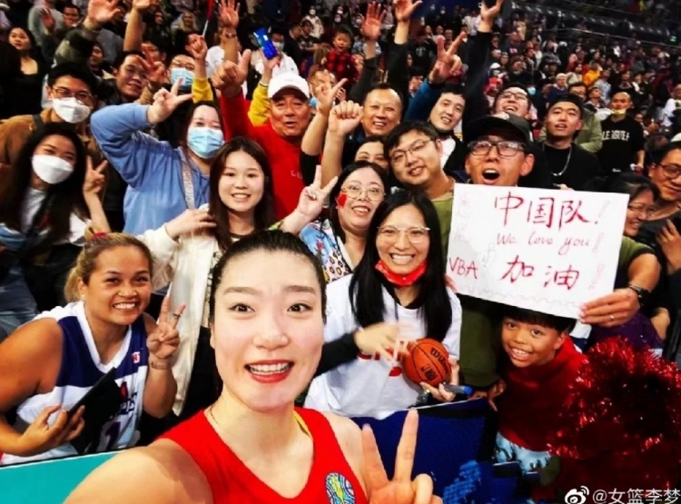女篮大胜比利时！李梦晒自拍及赛场照：接下来好好准备 积极备战
