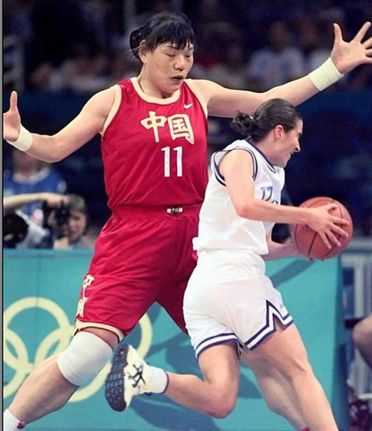 那年世锦赛她是MVP！郑海霞83.5%命中率砍26.4+13.1 带队进决赛