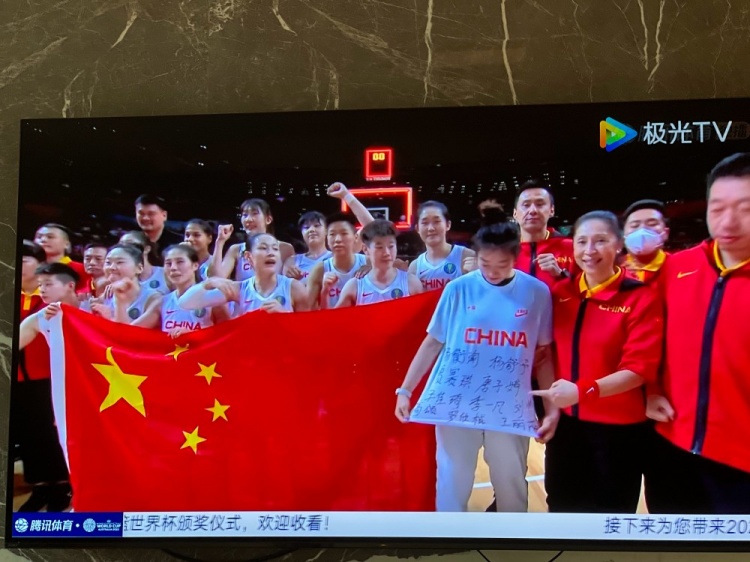刘晓宇：中国女篮为祖国生日献上最好的礼物 值得所有篮球人学习
