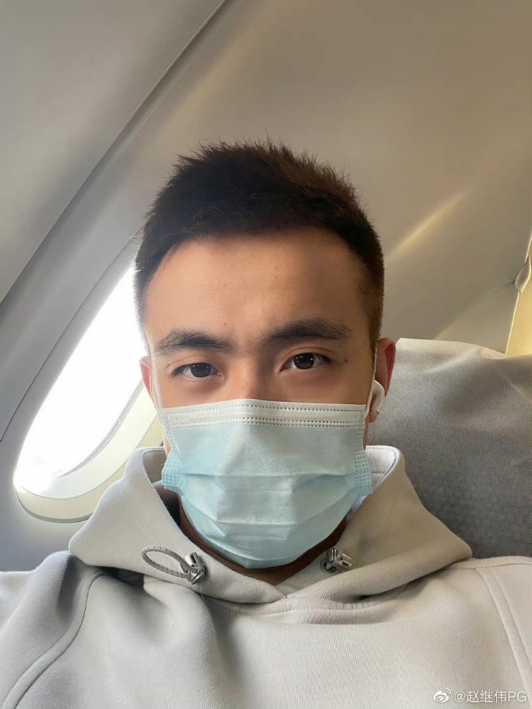 想去参加喜剧大赛？赵继伟更博：出发下一站！知道我去哪吗？