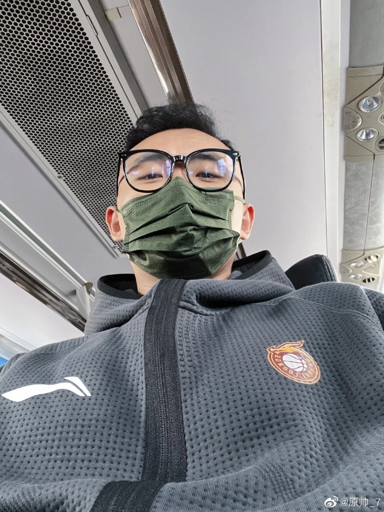 原帅晒出征照 范子铭询问：还有烤肉吗
