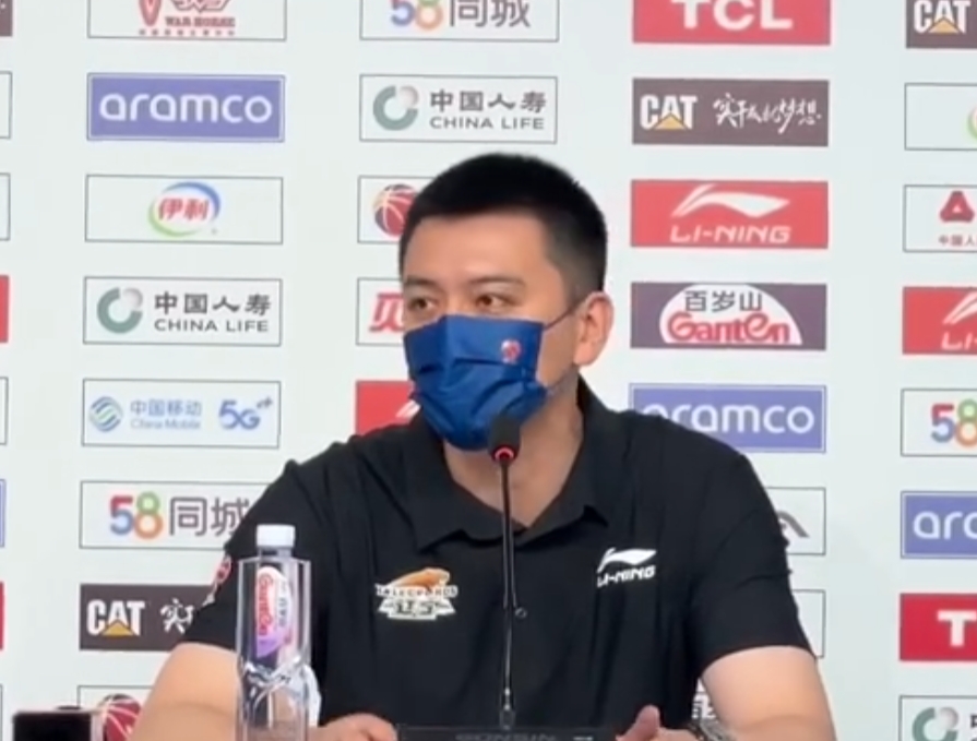 杨鸣就郭艾伦事件致歉：我没有管理好球队 是我的疏忽和责任