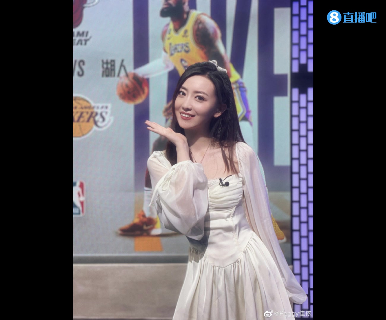 湖人赢了心情真好！女主播佳依赛后晒美照：真痛快！