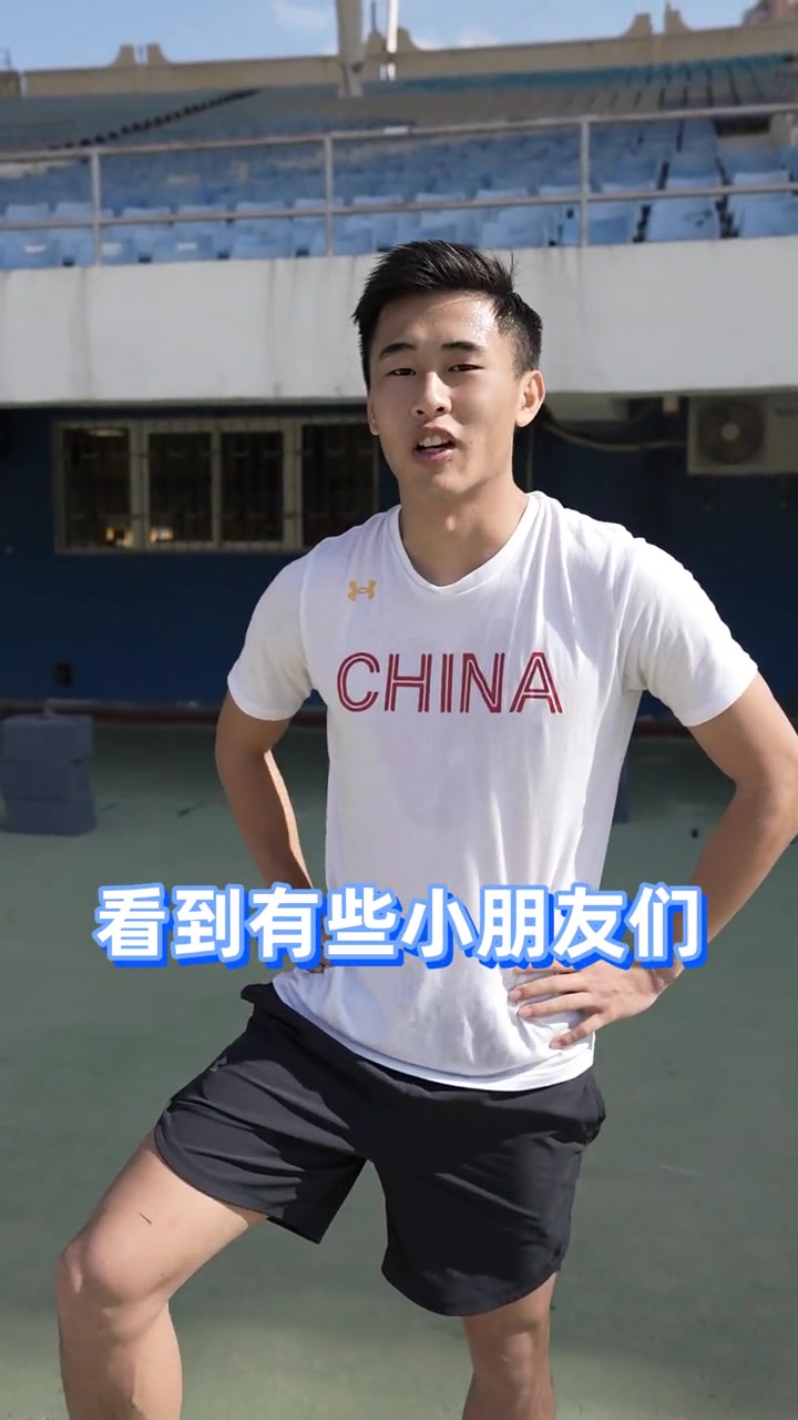 高中足球最强测试，国脚戴伟浚差点翻车
