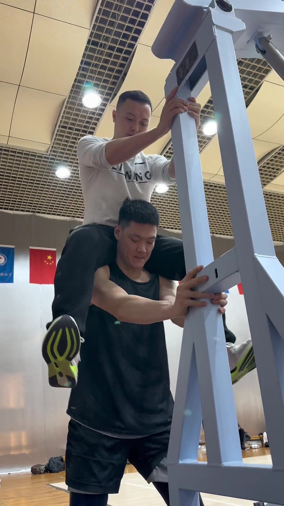 山西新星张宁是怎么练深蹲的？