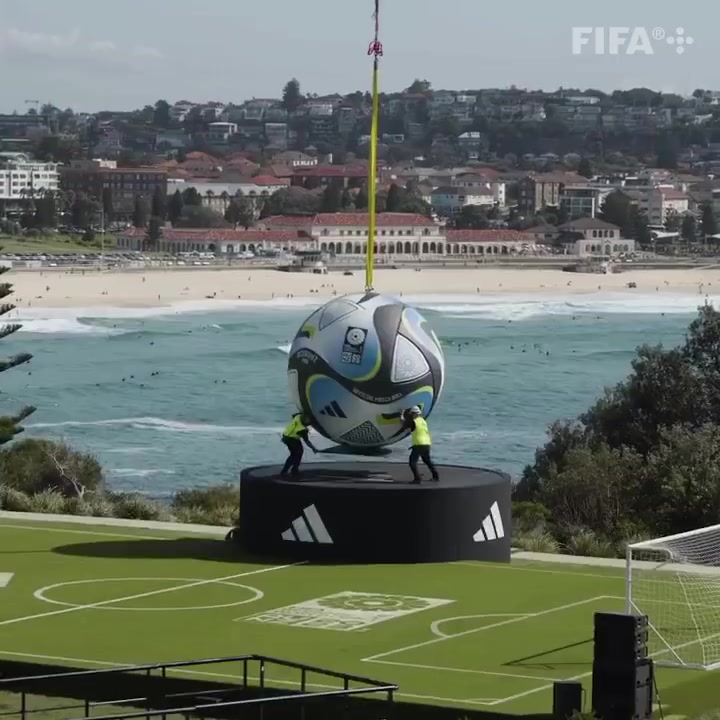 FIFA2023女足世界杯官方用球OCEAUNZ,灵感来自澳大利亚和新西兰