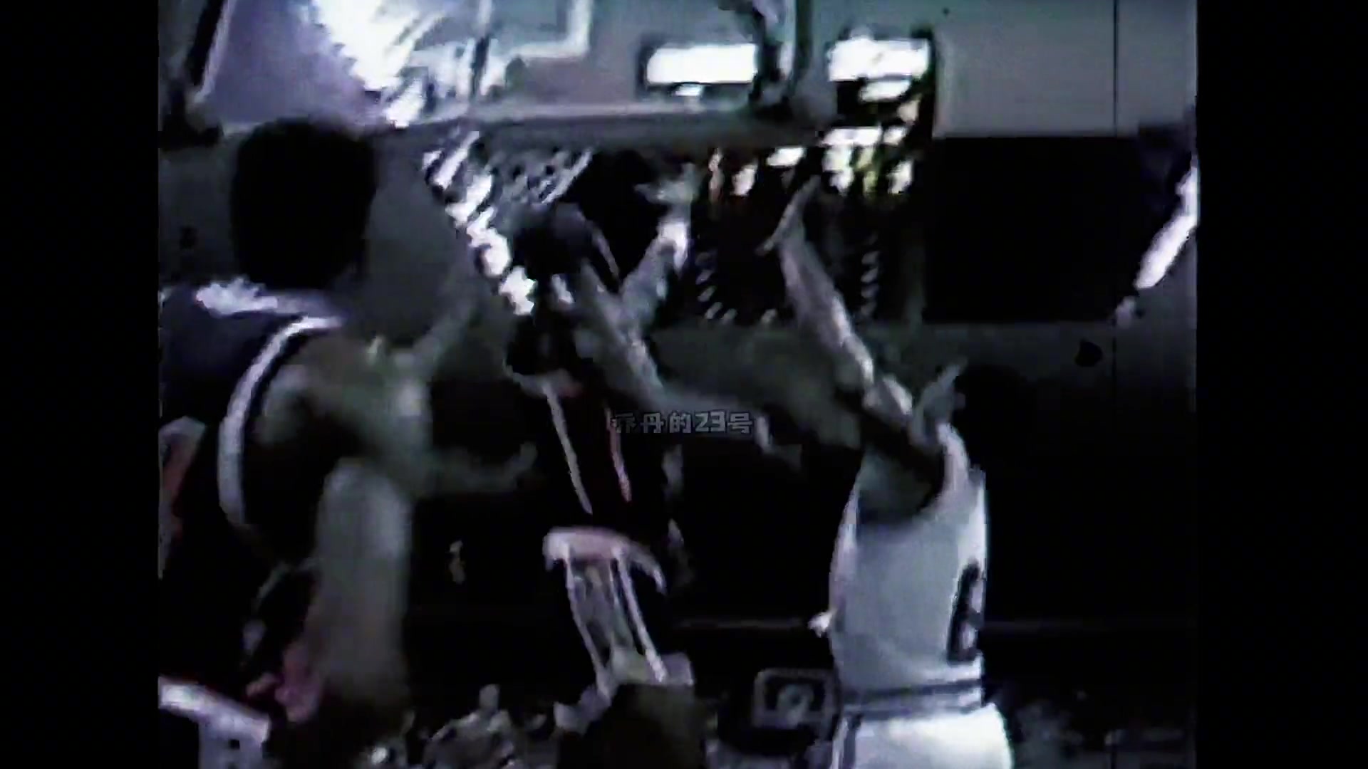 年轻太能蹦了！1984年奥运会的乔丹有多飘逸？