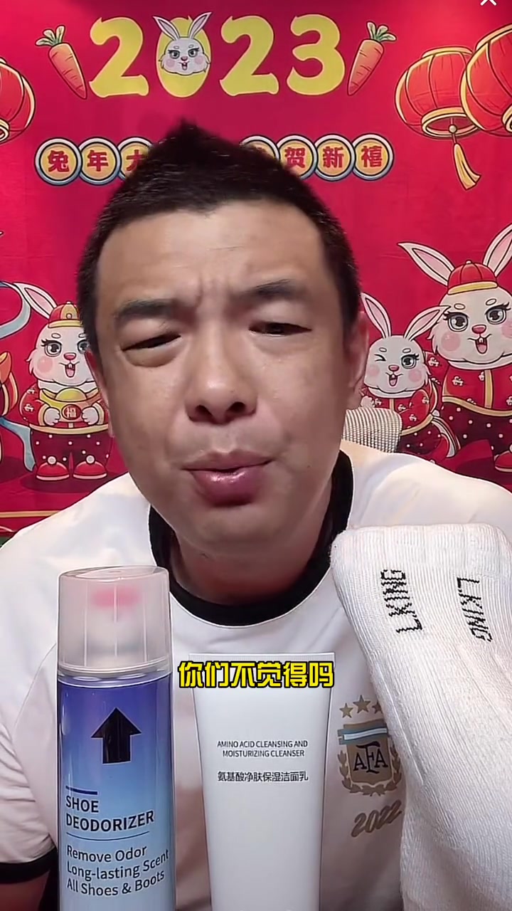 徐亮：目前对于咱们的国足来讲 重点不是教练 谁来结果都是一样的