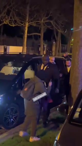 球迷寻求梅西签名画面！看来梅老七很熟悉这套业务了啊