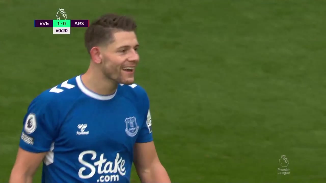 阿森纳0-1落后！塔科夫斯基禁区内头球破门