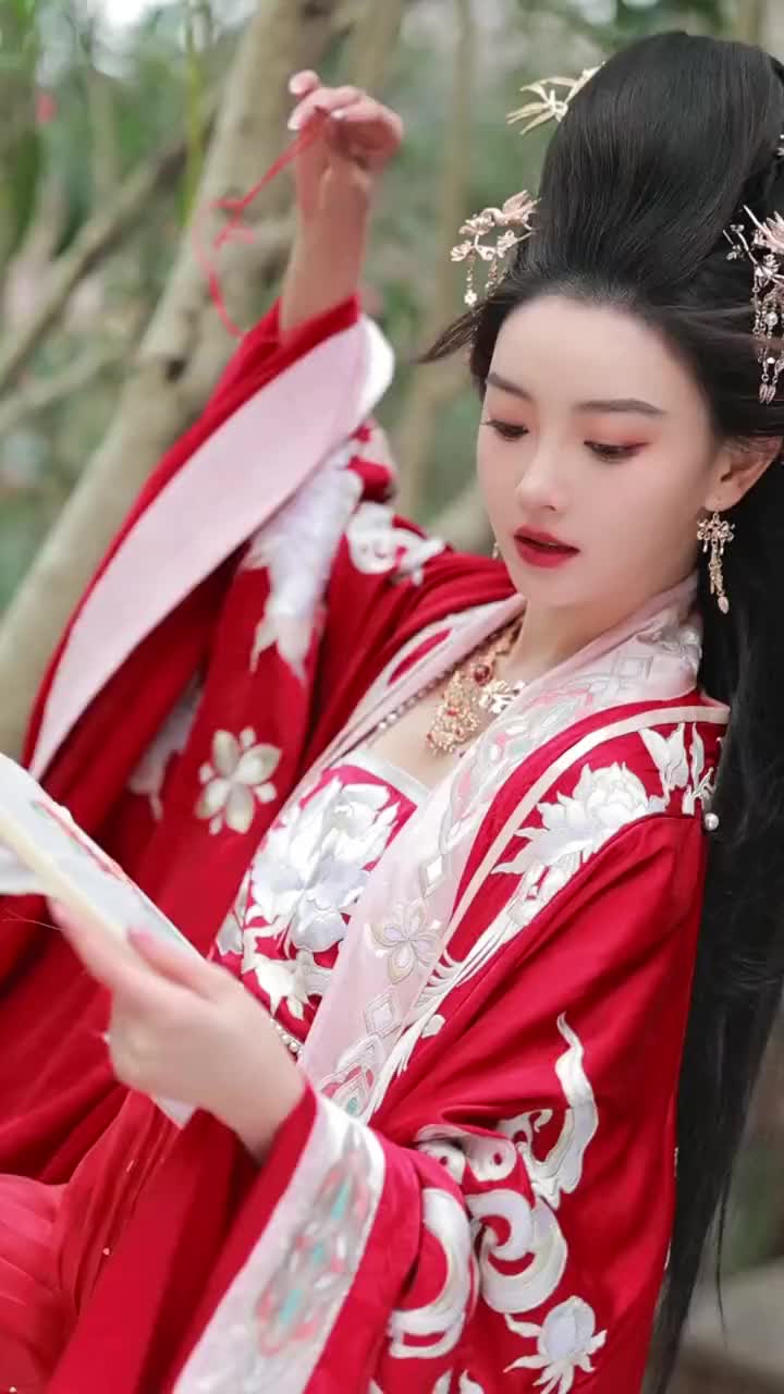 可以进军影视圈了！美女主播金佳悦仿妆东方不败~