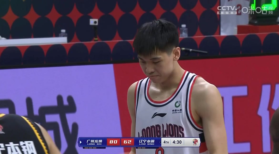 他才19岁啊！广州主场观众全场高喊崔永熙MVP