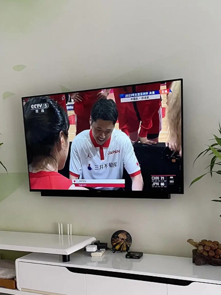 有什么好笑的？网友不解日本最后落后5分 主教练暂停时依旧乐开花