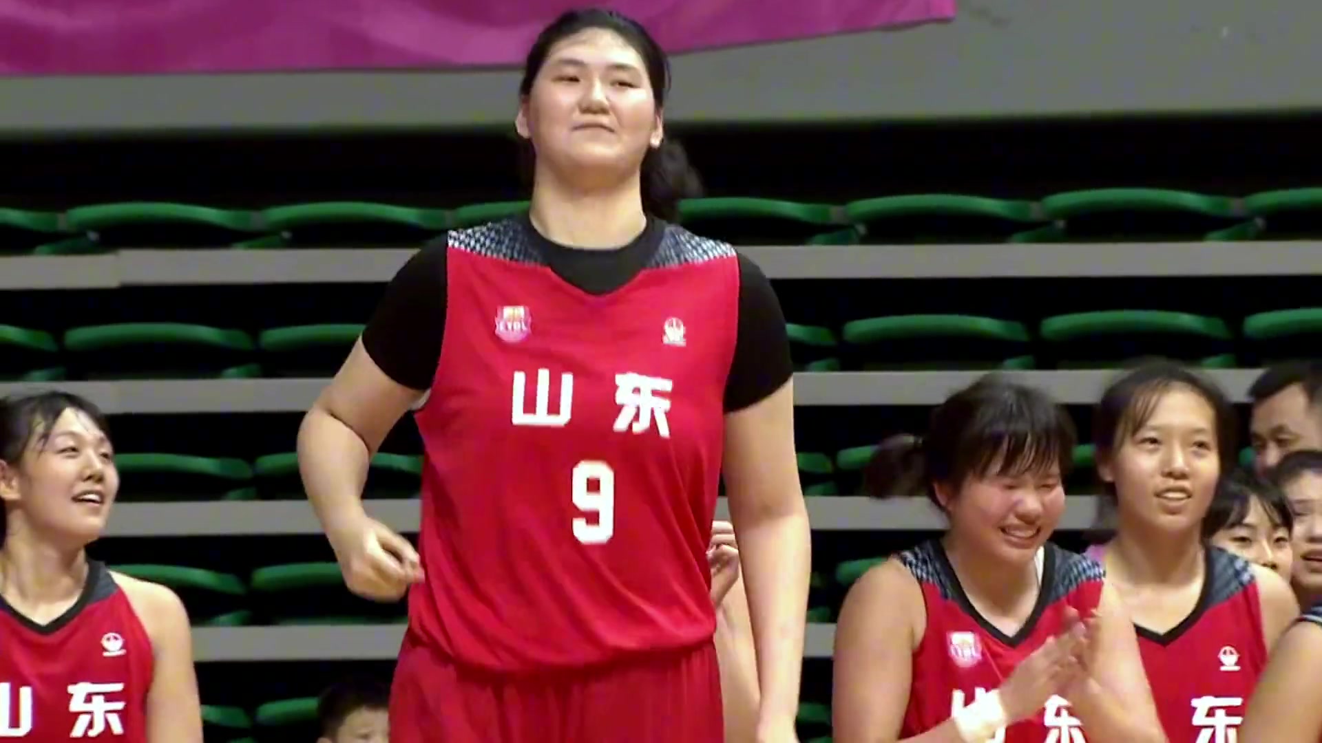 U17女篮决赛太离谱了！张子宇30分21板率队赢33分 却没夺冠？