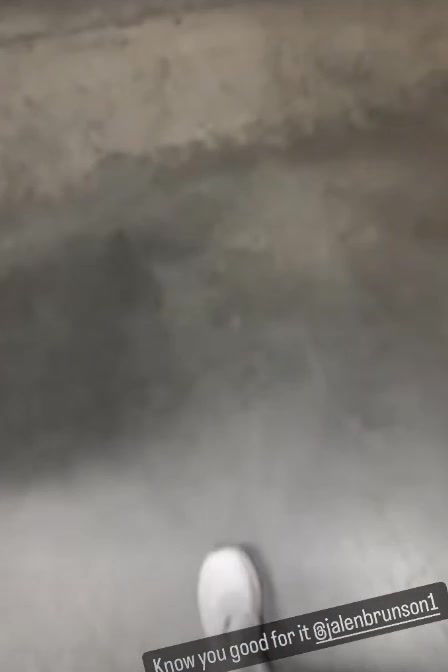 骚操作 哈利伯顿和莺歌捡了布伦森的钱包 当场买零食