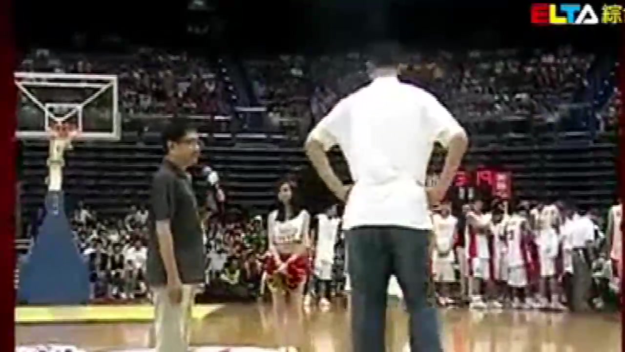 青涩！2010年姚基金慈善赛 22岁林书豪在姚明前秀自抛自扣