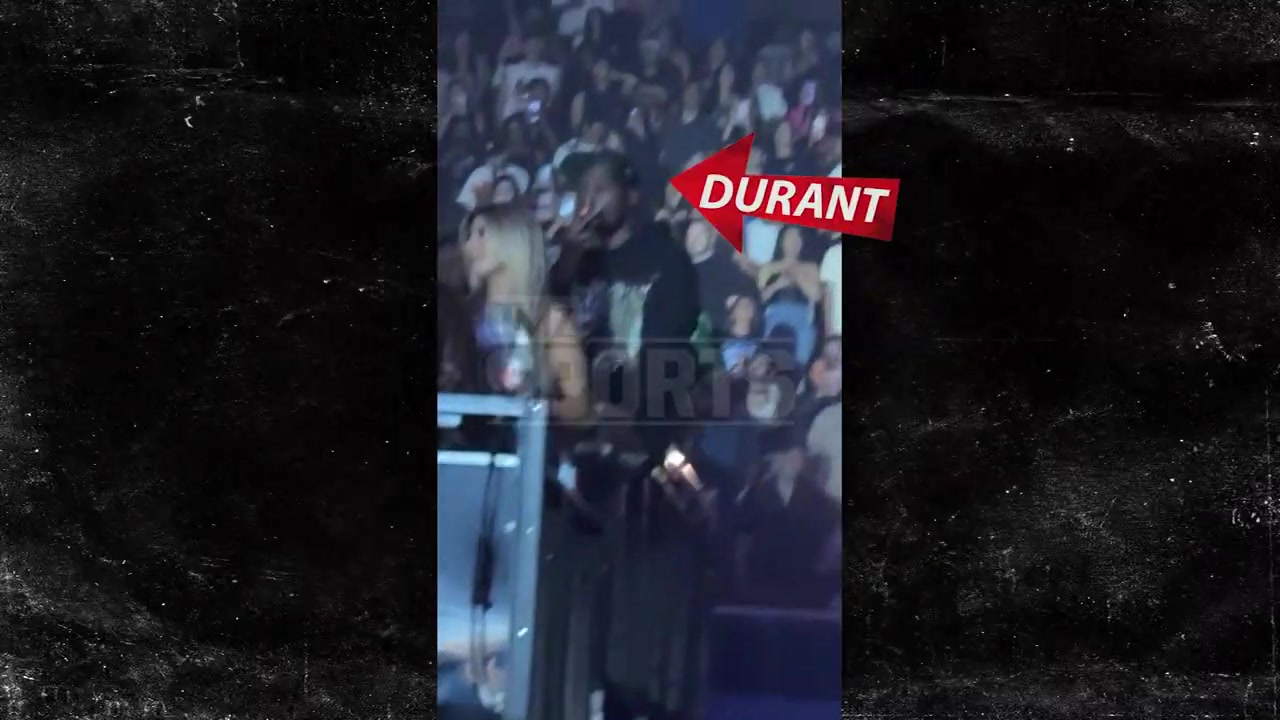 这气质绝了！有人拍到杜兰特在Drake演唱会上抽烟
