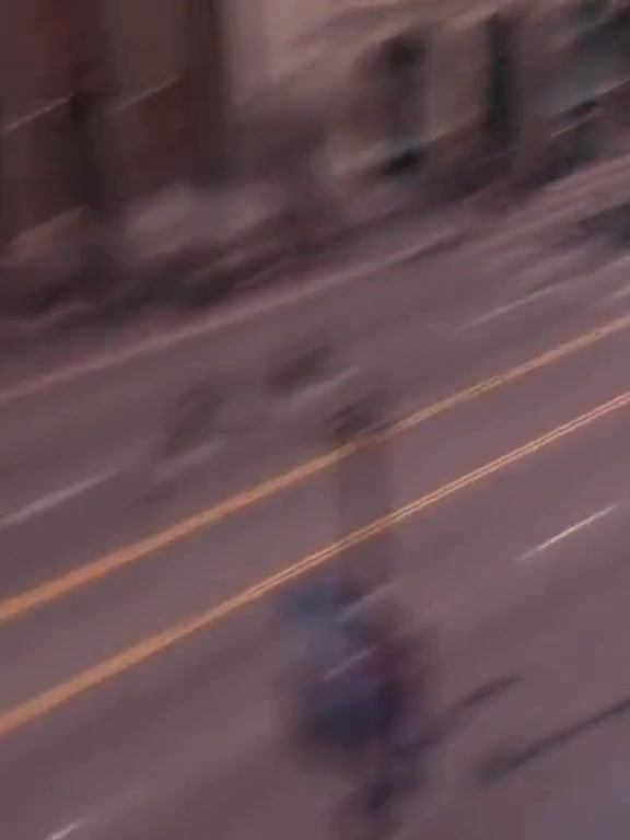 会玩，内马尔隔空炸街