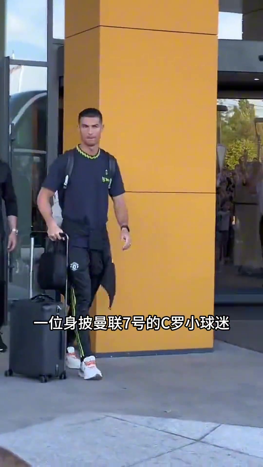 C罗 的小小举动，也许会成就小男孩儿的大大梦想