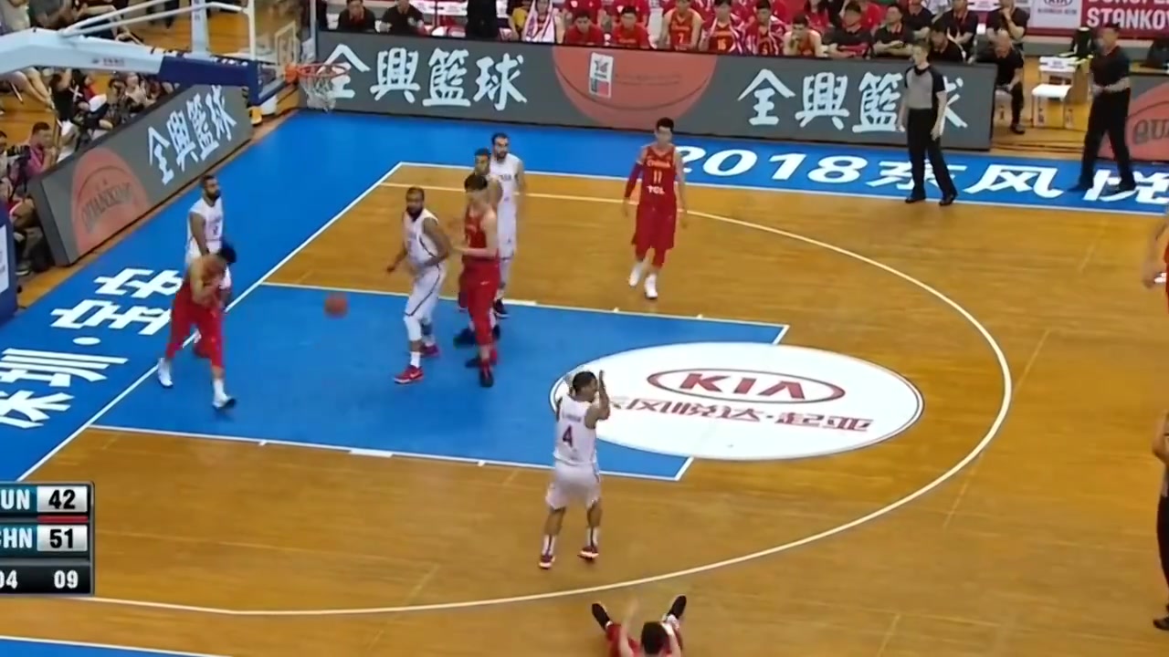 中国男篮与对手冲突集锦 小伙们还是很有血性的！