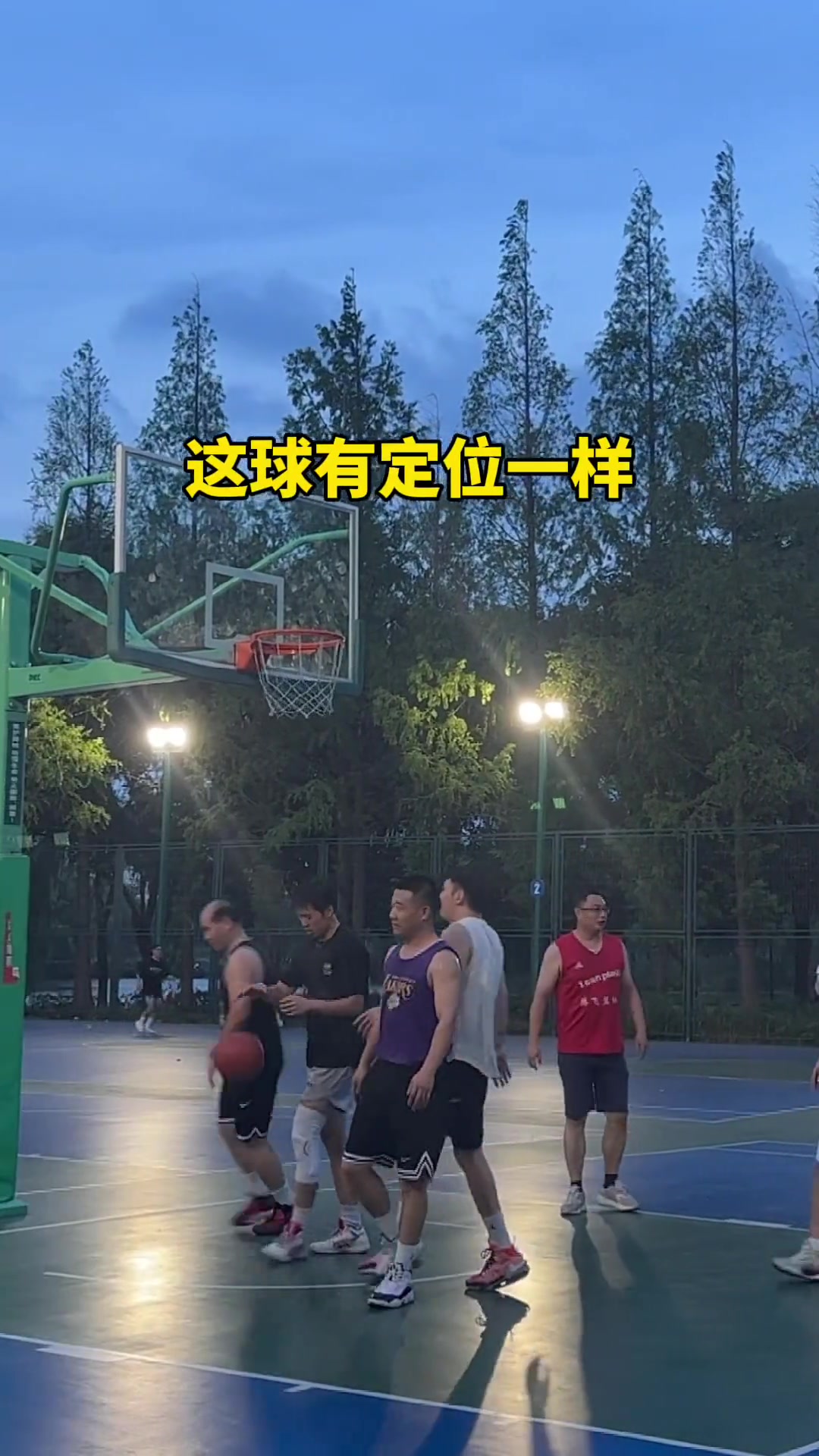 卧槽，这单手抛投也太准了吧！这要怎么防啊？