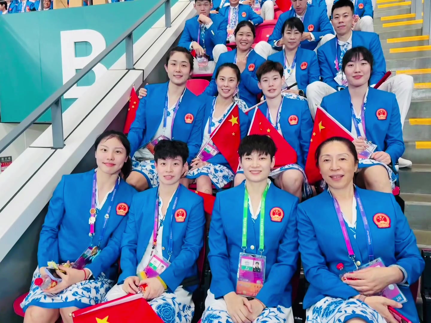 王思雨晒与队友看亚运比赛合影：被这届亚运的氛围燃到了