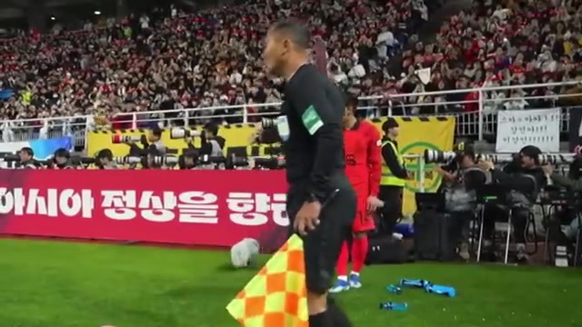 韩国1-0领先越南！金玟哉禁区内头球破门建功