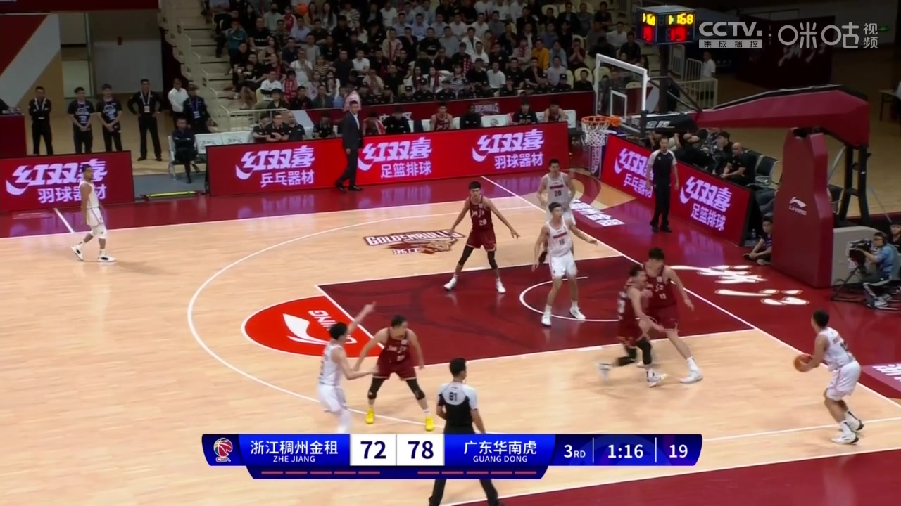 首轮14顺位捡到宝？张文逸点飞防守飚进三分，杜锋指导场下乐开花