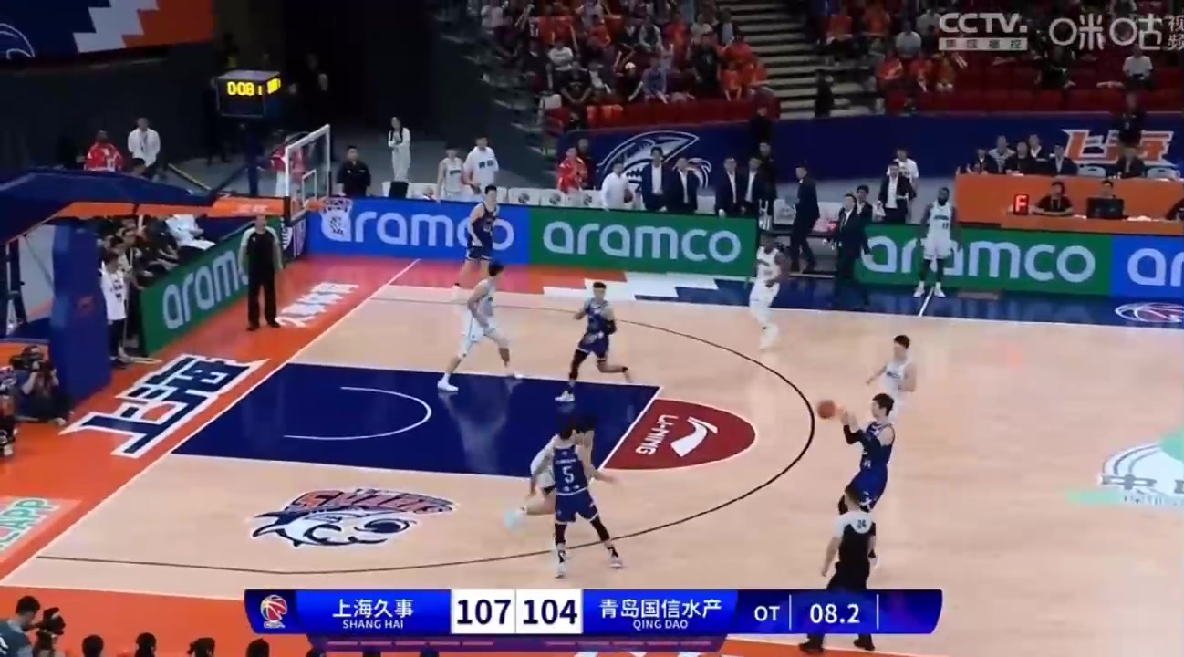 青岛犯规战术王哲林竟不敢拿球五囧传球出界