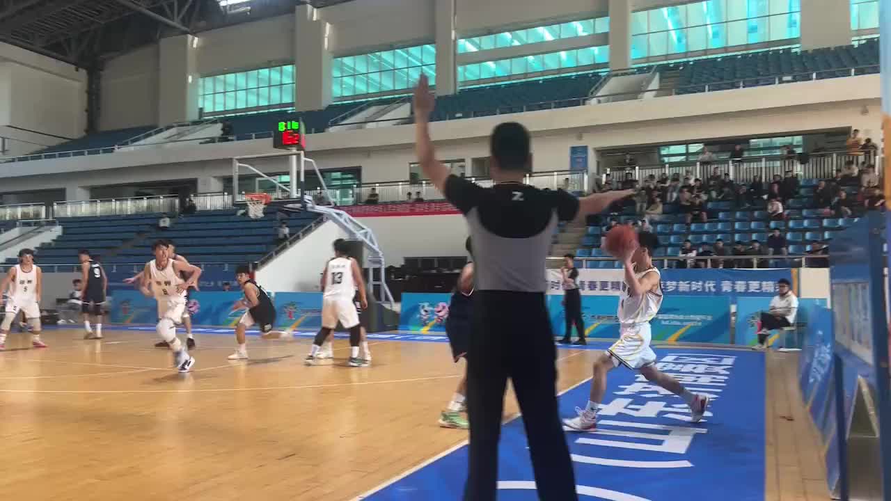 边线球击地被断？这集我好像看过...