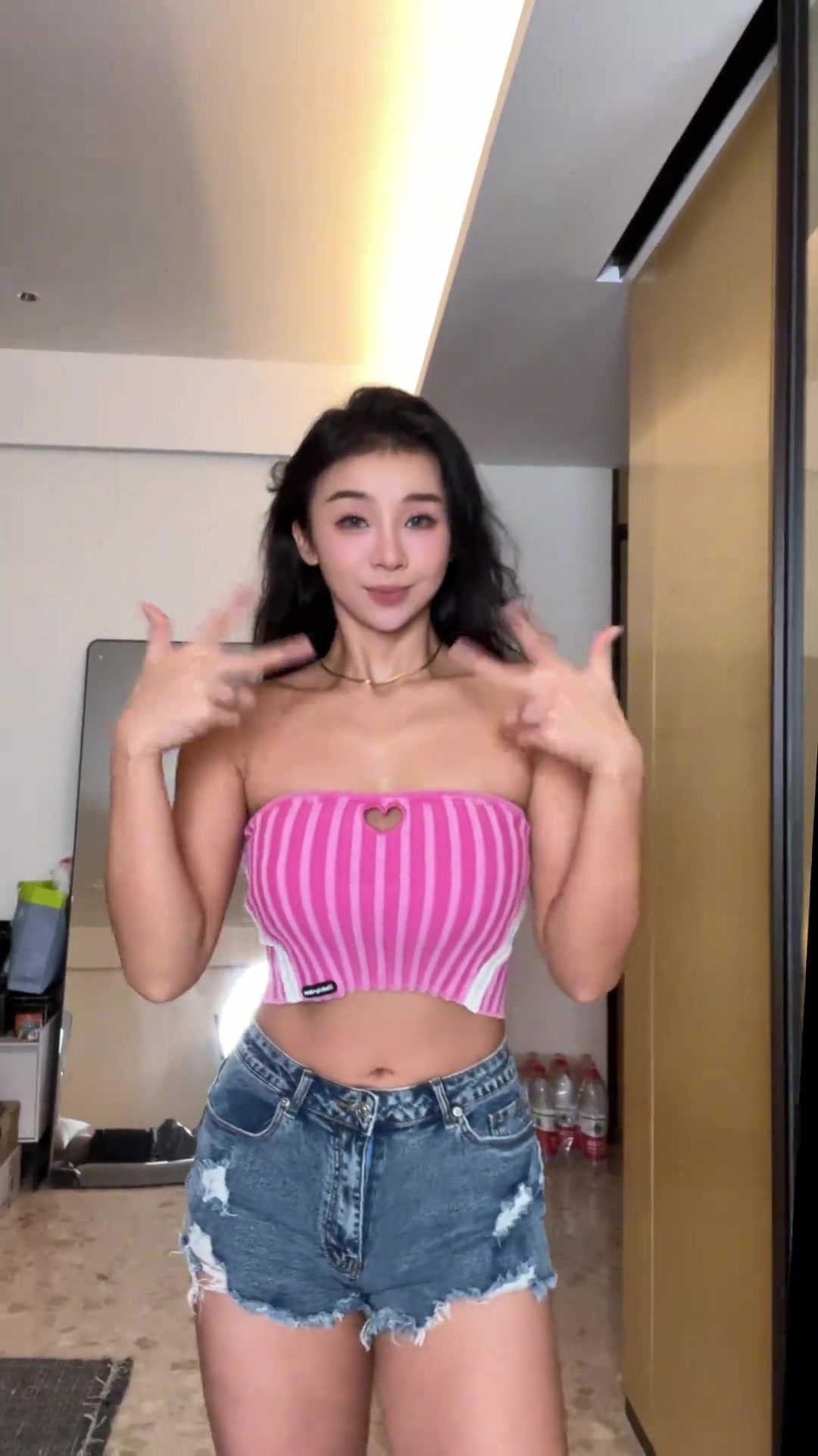 够辣！张曼源一身辣妹装扮跳卡点舞：听说登哥去快船了~