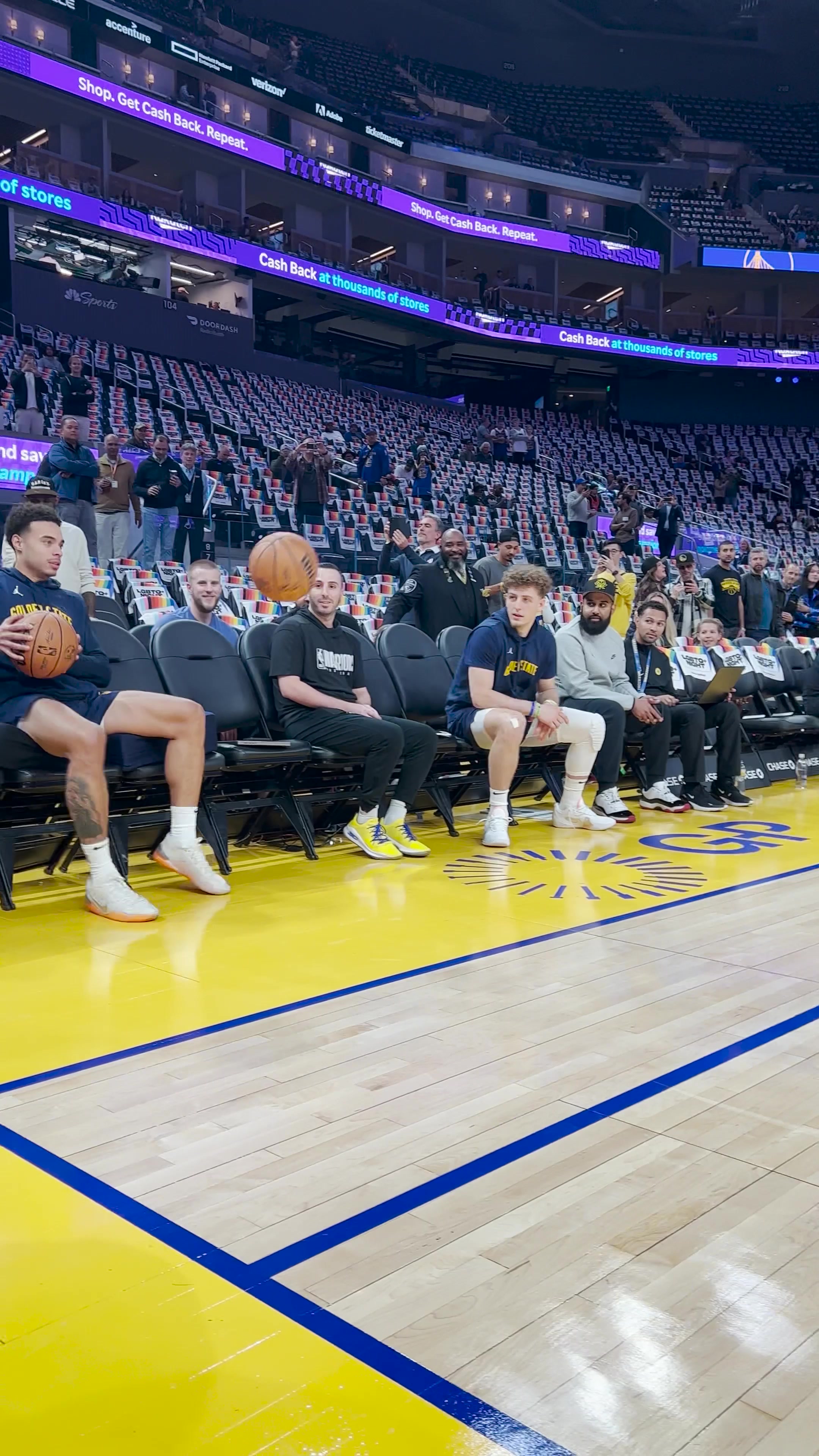 哈哈！勇士新秀表示：没人跟我说打NBA 还要哄小孩子玩啊