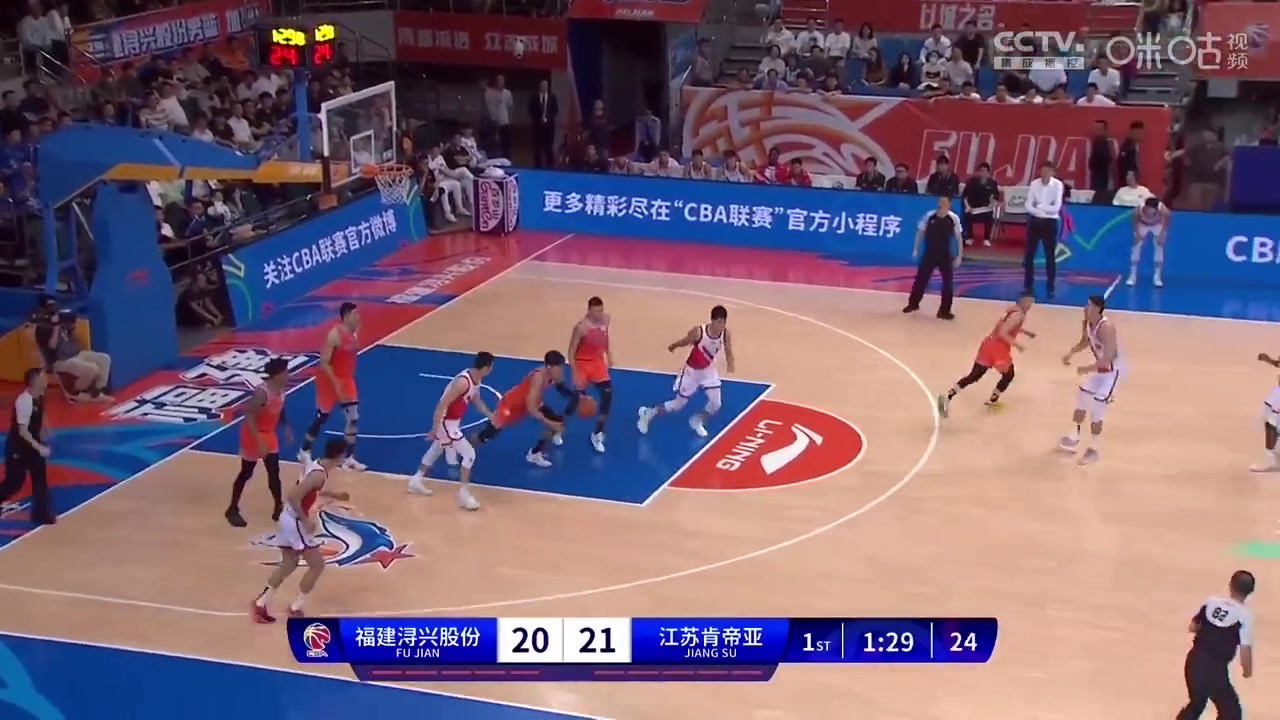 也有争状元的实力！邹阳机智抢断刘志轩，随后反击一打三稳稳命中