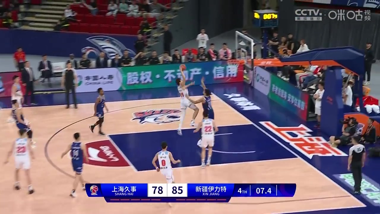 齐麟残暴隔扣尽显天赋！也是一度拿来与张镇麟做对比的锋线啊