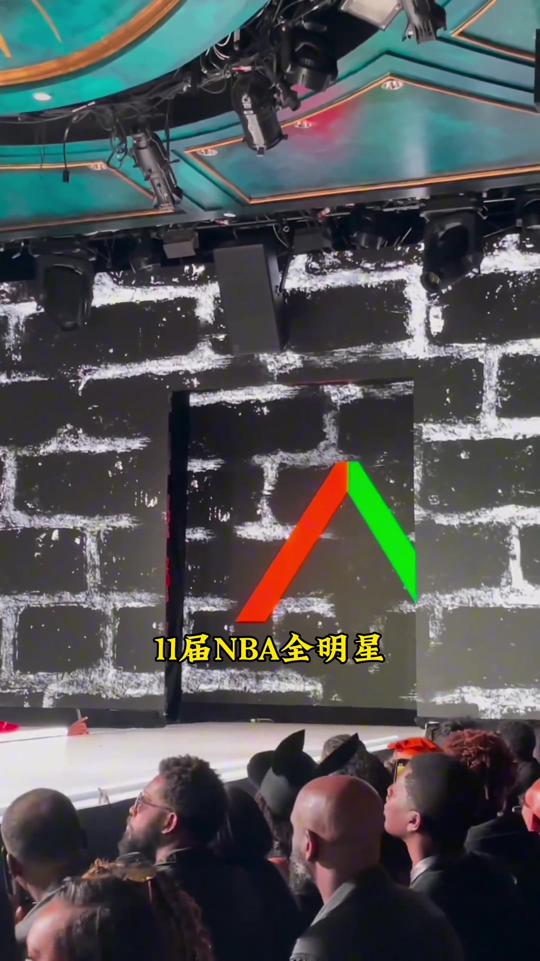 艾弗森纽约时装周T台首秀！有点这方面的天赋呢…