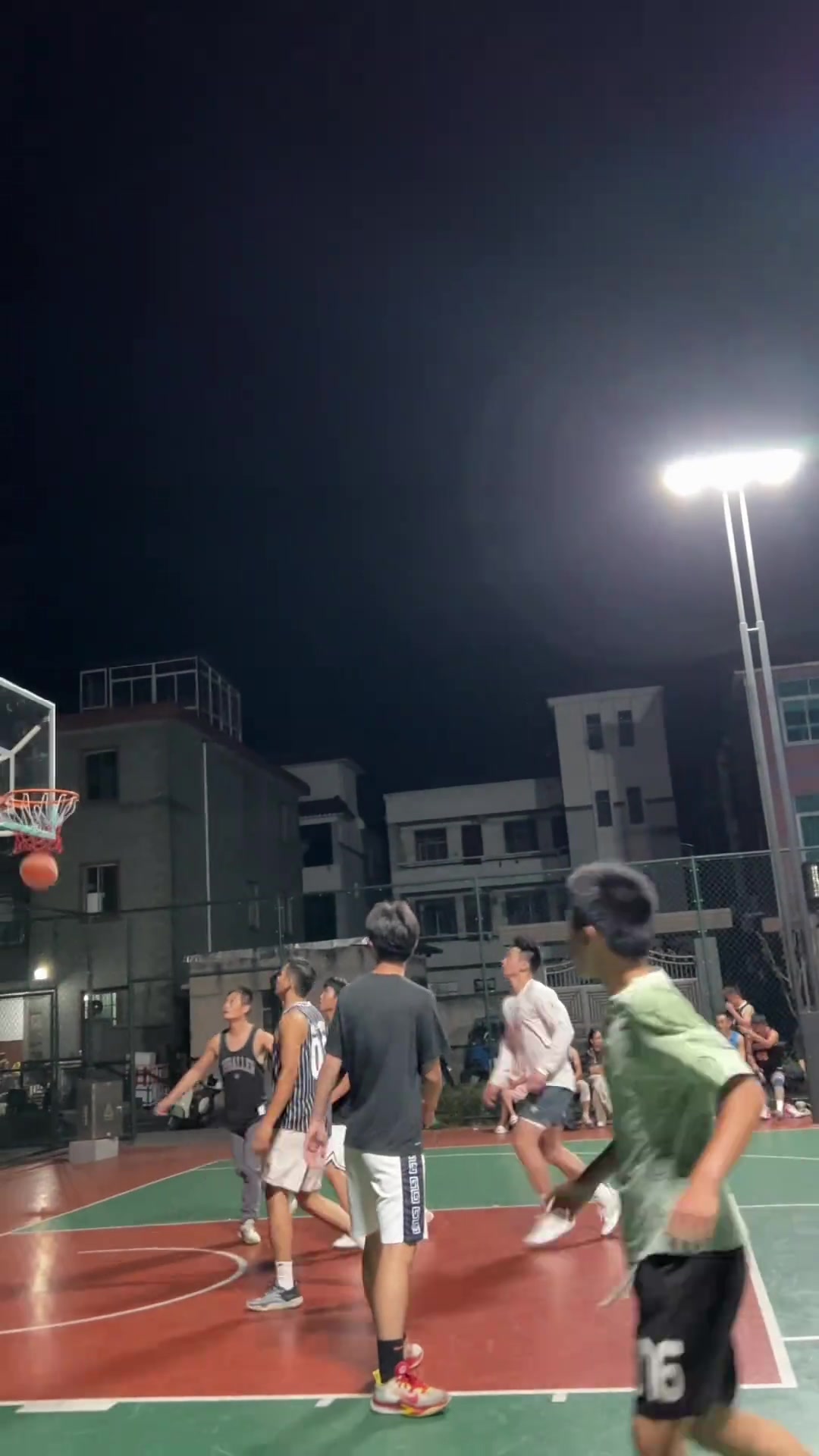 太帅了！就这招背打后仰跳投，在野球场基本无敌了！