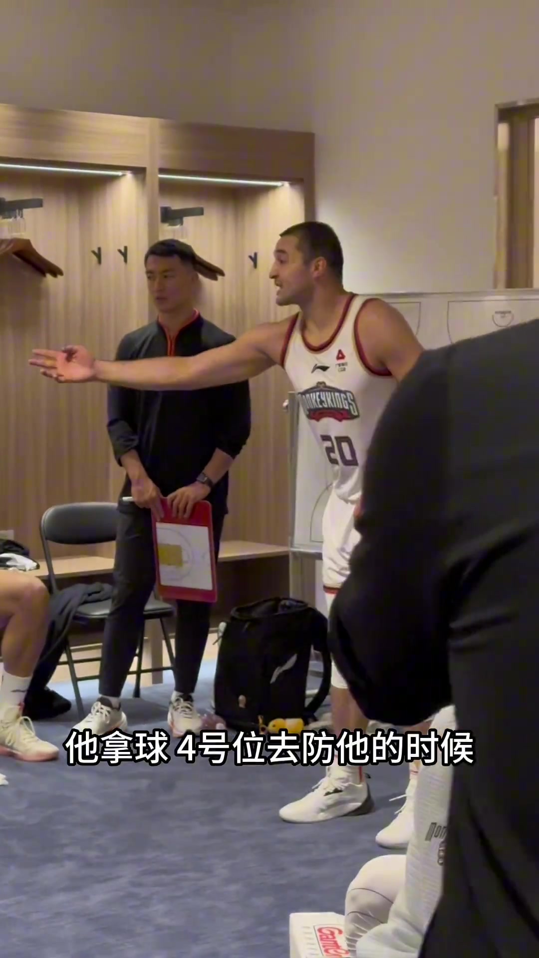 好教练！西热力江赛后在更衣室的讲话：把劲头延续到打北京