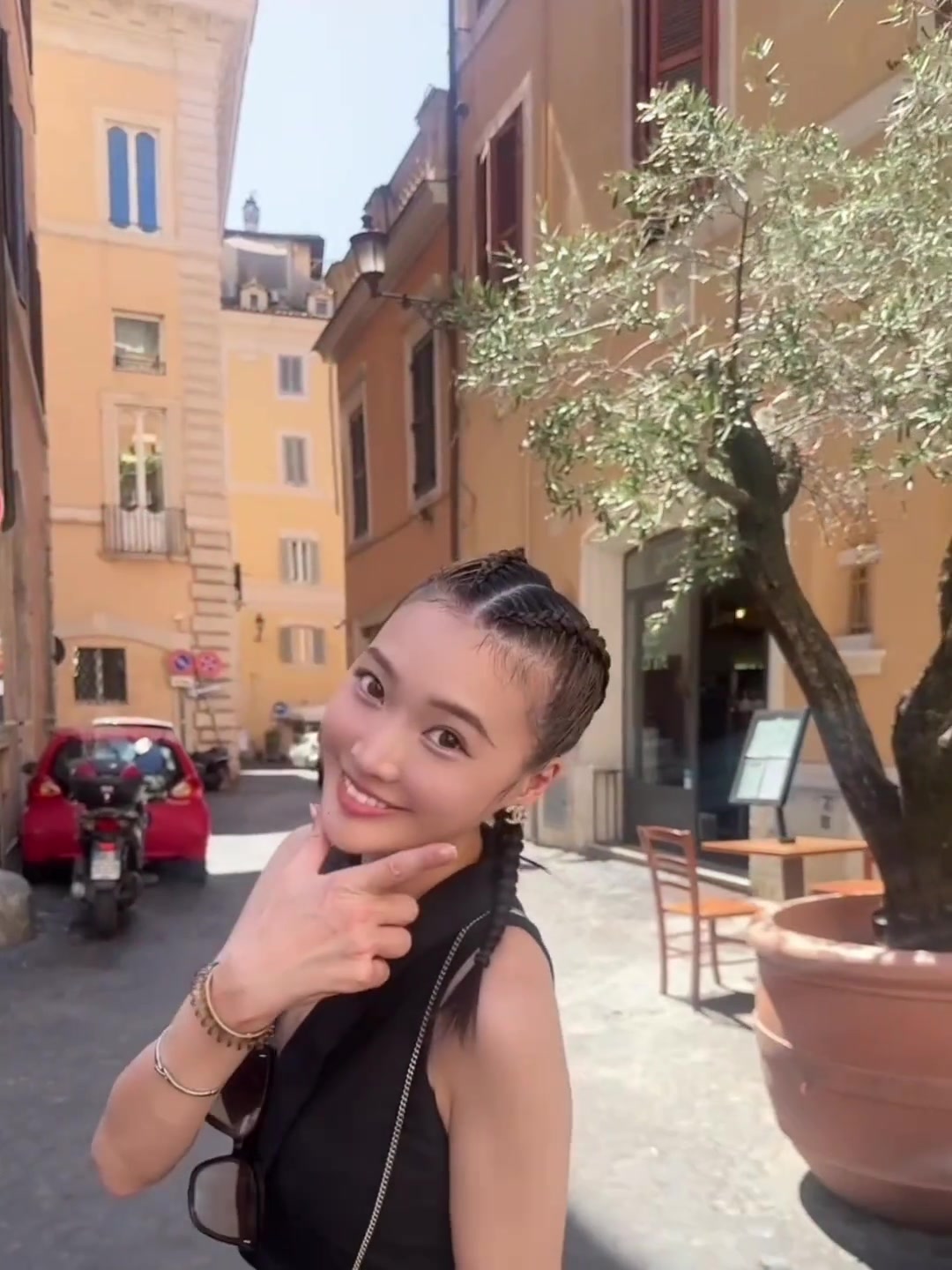美女记者孟超晒vlog：周末要来啦，吃点甜的哦