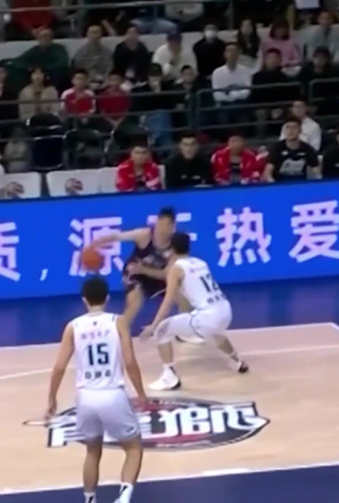 不愧是中国小卡，手够大的！