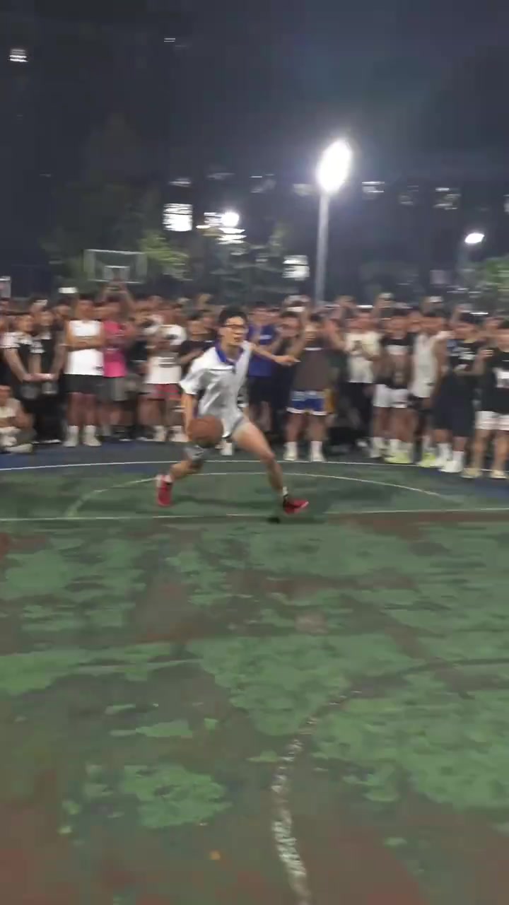 这些个小伙都吃啥长大的呀？身体素质这么劲爆！