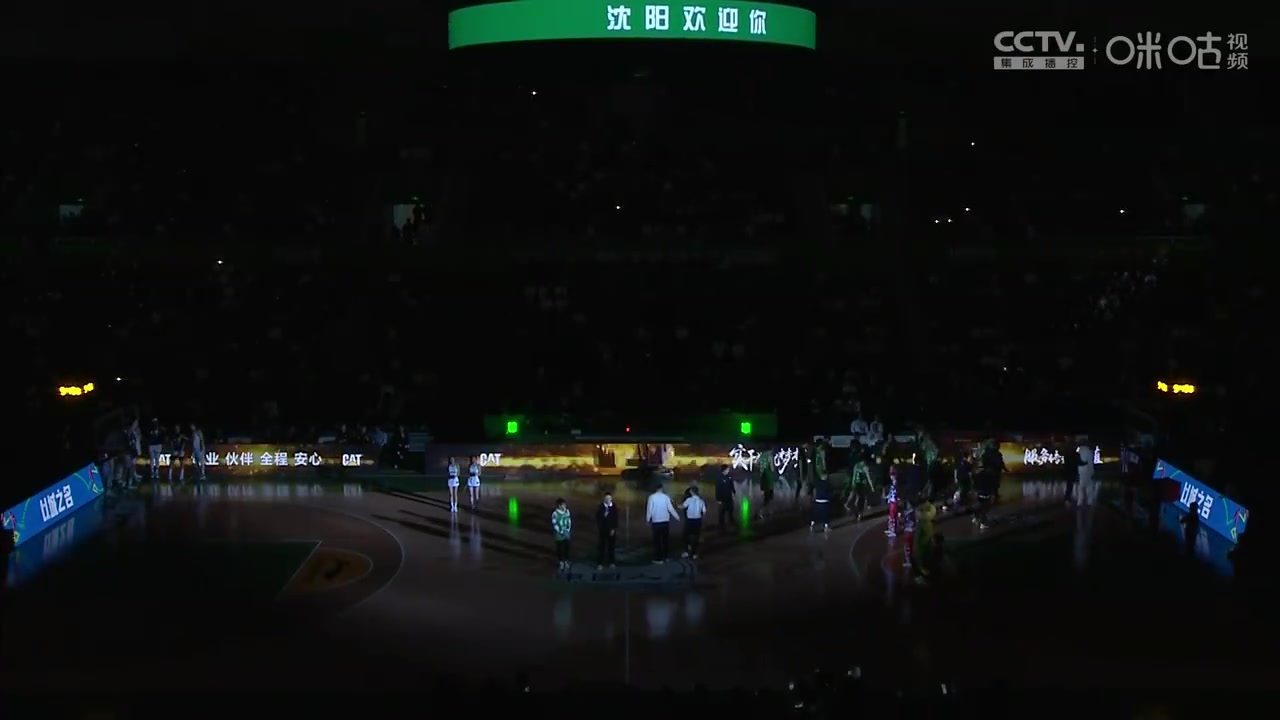 泪目！杨鸣领完冠军戒指后动容演讲：对辽篮的爱永远不会停止！