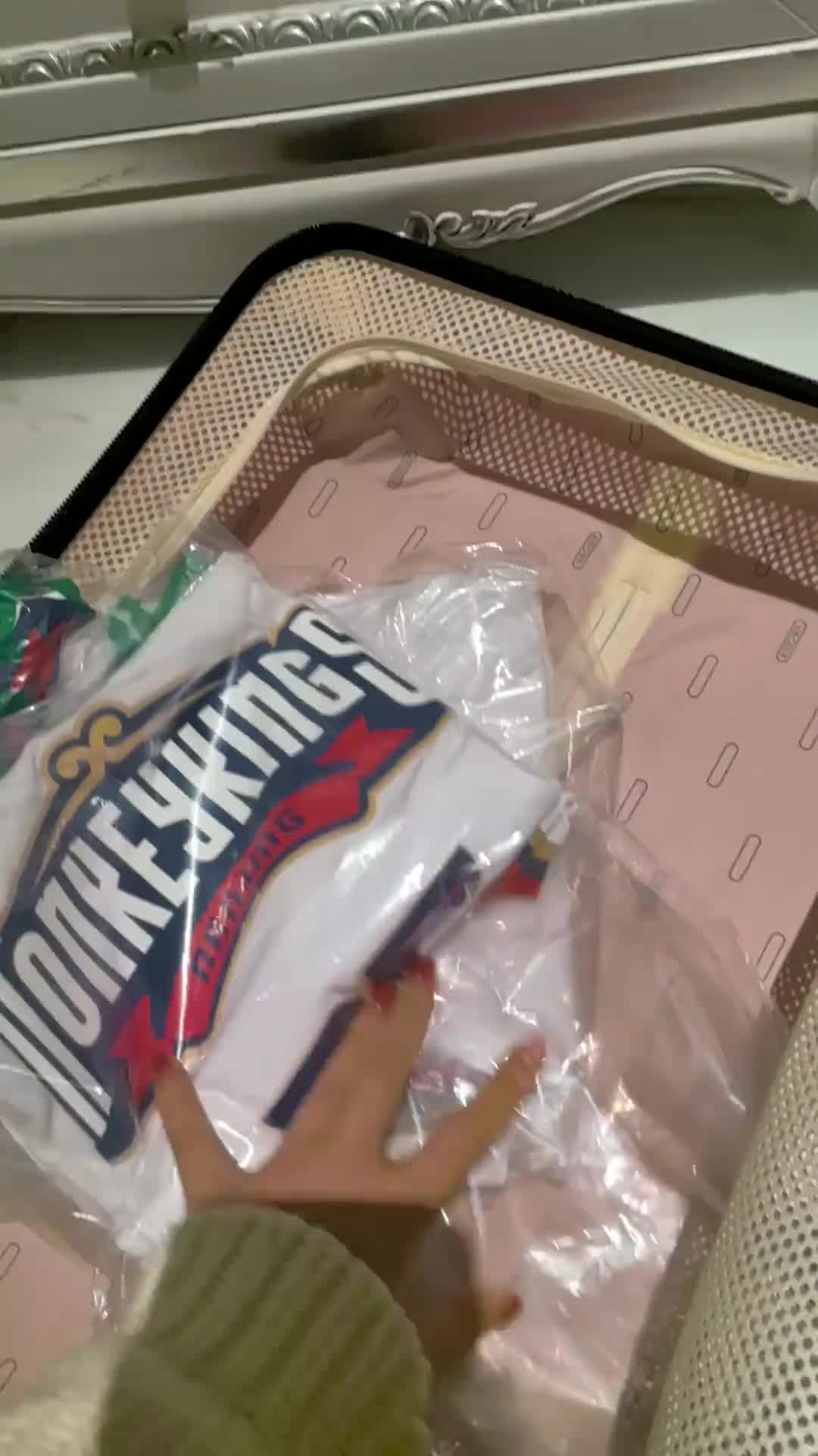 这是要离开了？同曦老板儿媳杨肉包晒打包视频：包括小丁的球衣等
