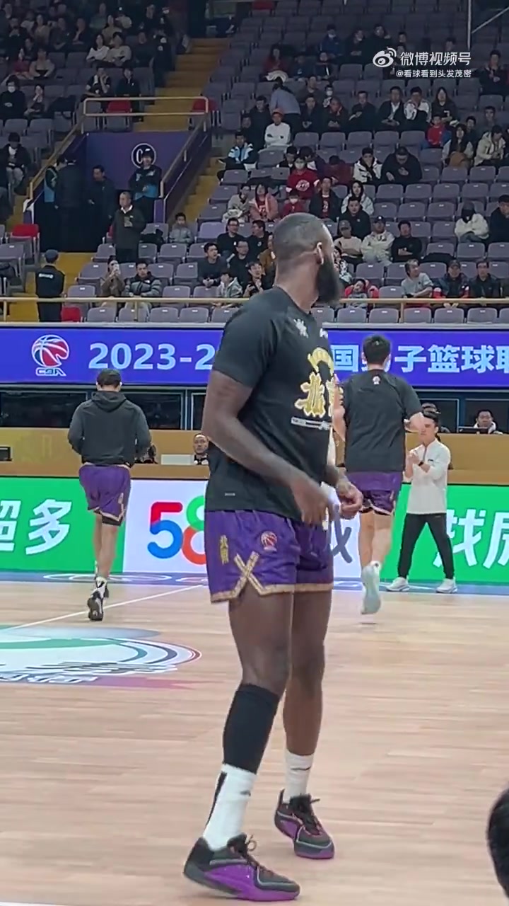 北控这名外援，楞一看以为是詹姆斯