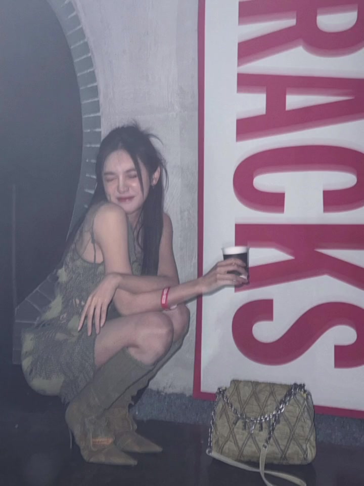 美娜的美式辣妹街拍~
