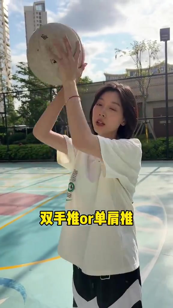 小姐姐这么一教，顿时觉得我也能练好投篮！