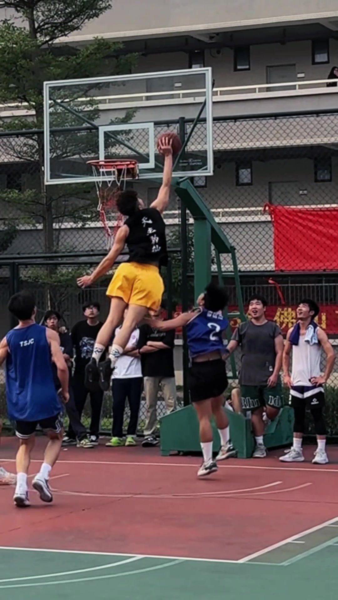 这钉板！比NBA都脆！