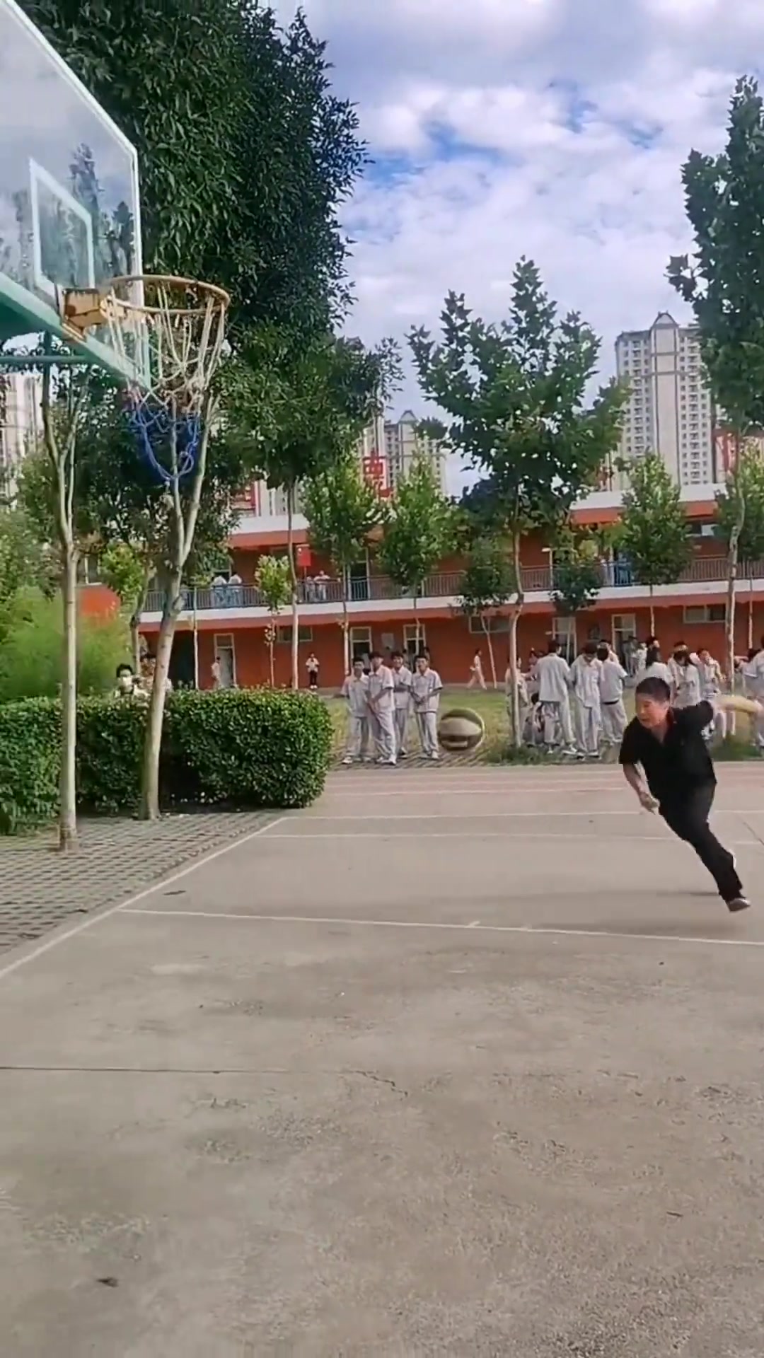 你这样子扣篮很容易让人轻敌啊